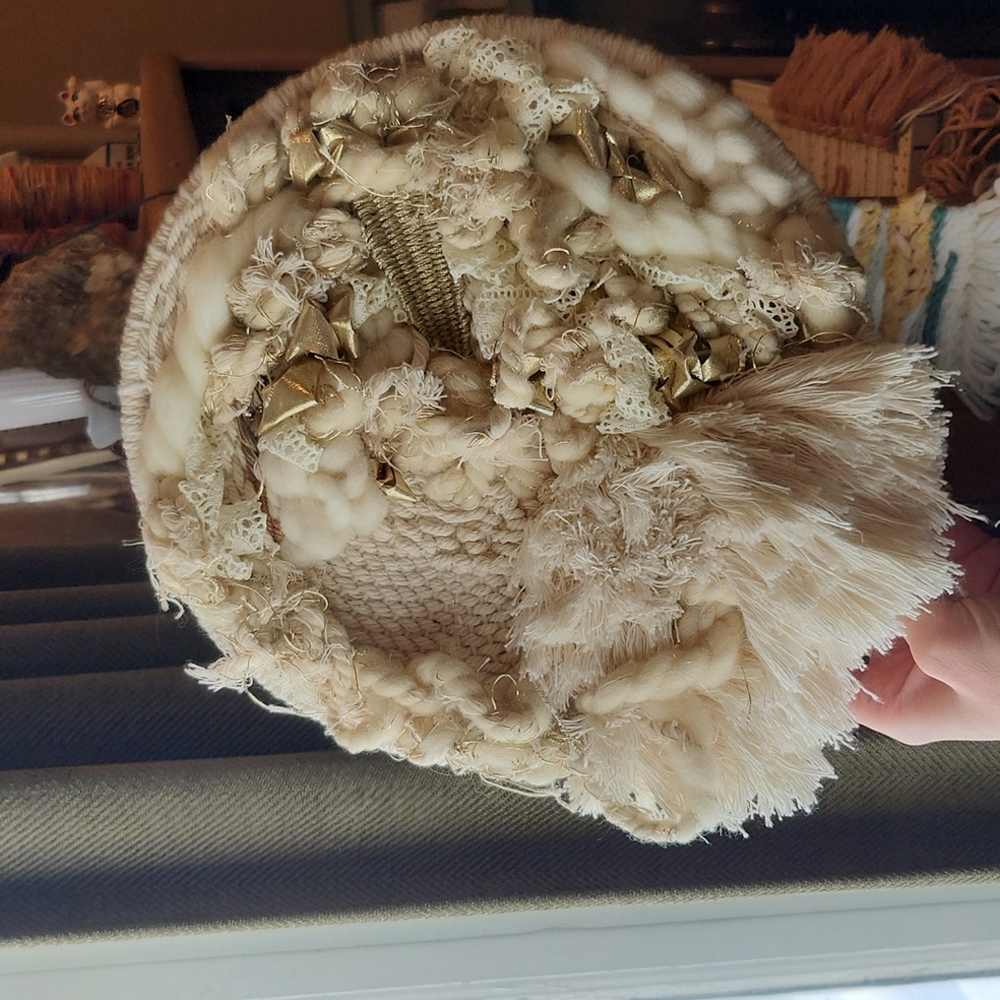 Earth Angel round weaving
